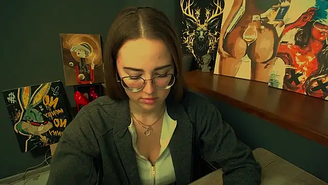 luxie milady online show from February 25, 1:42 pm