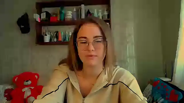 luxie milady online show from October 18, 11:02 am