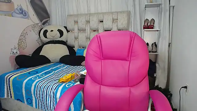 EMMA SWEETT1 online show from January 16, 12:45 pm