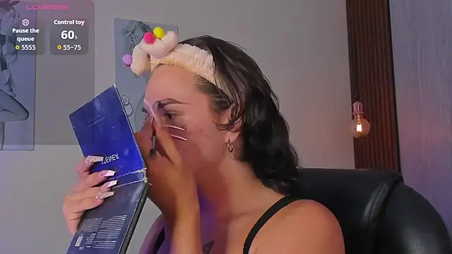 miah connor online show from November 12, 7:45 pm