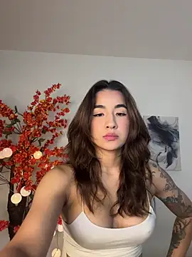 VictoriaHiill online show from February 21, 5:35 pm