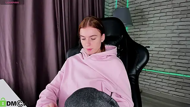 Stacey Brown online show from February 16, 1:05 am