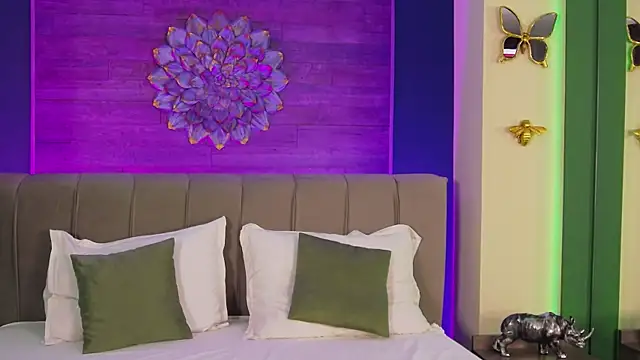 LoraDevine online show from February 22, 8:21 pm