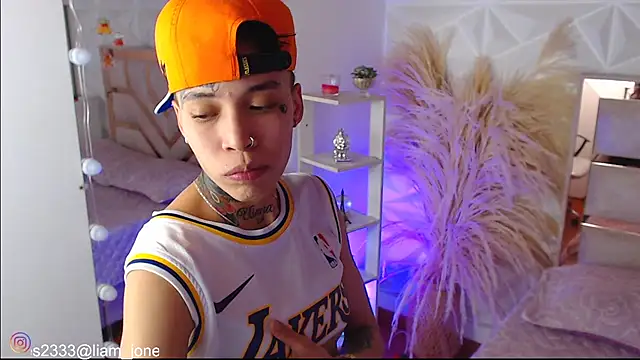 Jonesliam23 online show from December 1, 7:38 pm