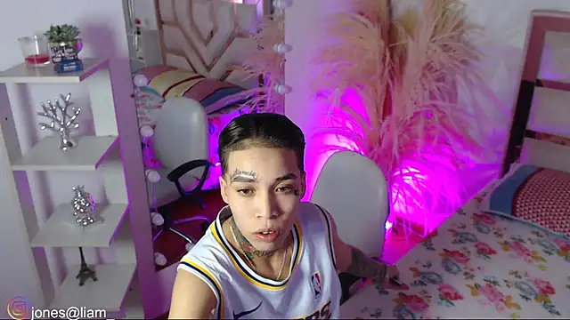 Jonesliam23 online show from January 31, 7:11 pm