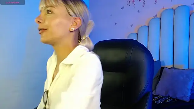 peyton golden1 online show from September 17, 4:32 am