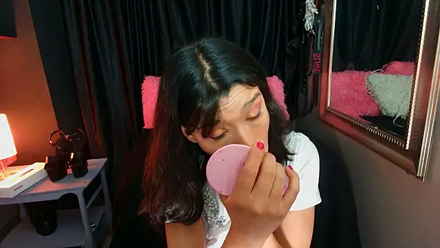 AvaLusty online show from February 2, 12:59 pm