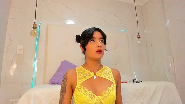 emilyadams0 online show from October 3, 11:10 pm