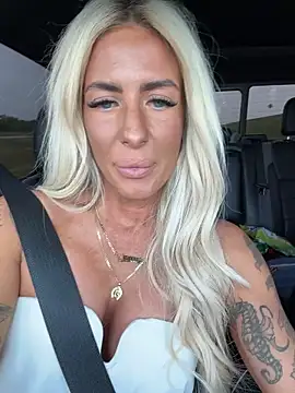 blondiluvsanal online show from April 1, 7:22 pm