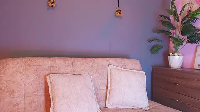 jade brunnette online show from April 13, 8:09 pm