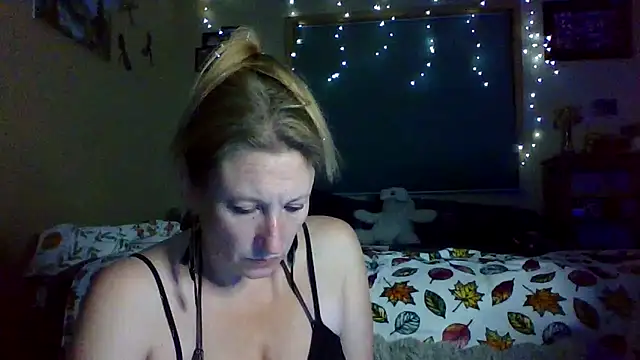 lilyhornyhousewife online show from September 28, 10:42 am