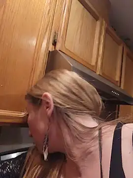 lilyhornyhousewife online show from May 24, 11:42 am