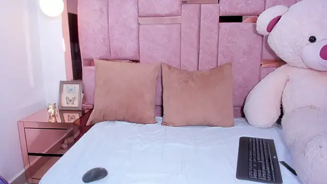 kaylin jann online show from October 31, 6:23 pm