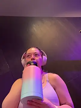 brooklynivy online show from October 3, 11:26 am