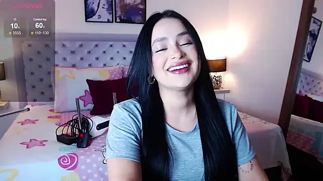 sarascottt online show from October 4, 3:38 pm