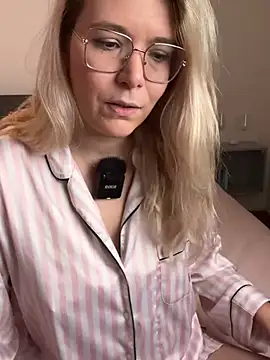 EmyLana online show from February 3, 6:22 am