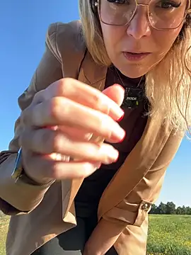 EmyLana online show from April 21, 6:53 am