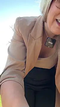 EmyLana online show from April 15, 7:31 am