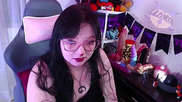 LiloMoon69 online show from October 28, 1:11 am