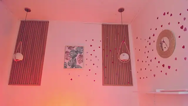 TiffanyWright online show from April 18, 1:35 pm