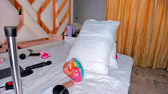 CintiaVega online show from October 16, 12:30 pm