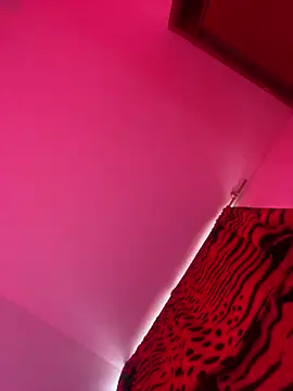 KinkyJessyHotxx online show from April 18, 7:58 pm