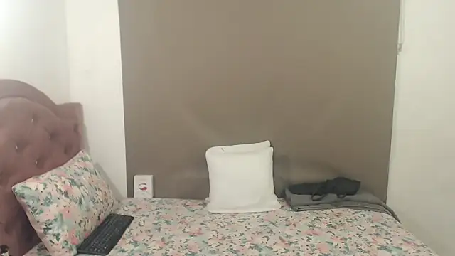 kimberlyjamexxx online show from October 18, 4:04 am