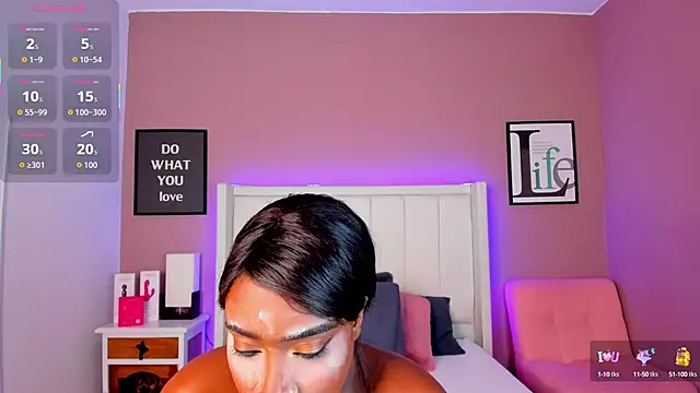 Britanymooree online show from October 14, 8:33 pm