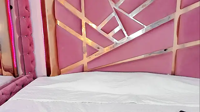 Britanymooree online show from April 16, 9:39 pm