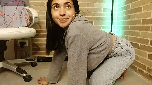 helenacyruss online show from February 3, 12:10 pm