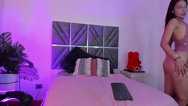 Laura Dicardy online show from September 27, 7:43 pm