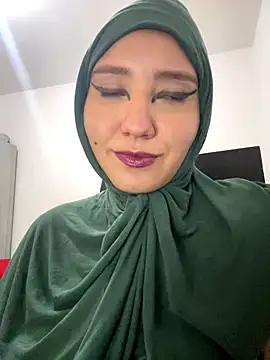 hannahayat online show from October 7, 8:35 pm