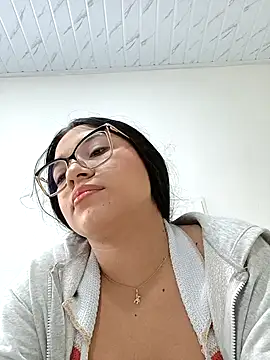 -VICKKY online show from December 20, 2:32 pm