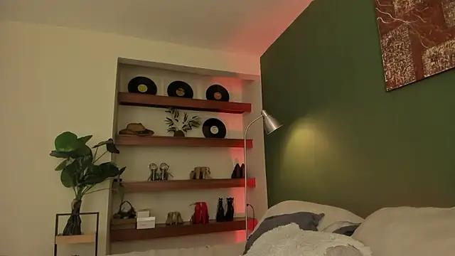 iriiina veneno online show from February 8, 2:04 am