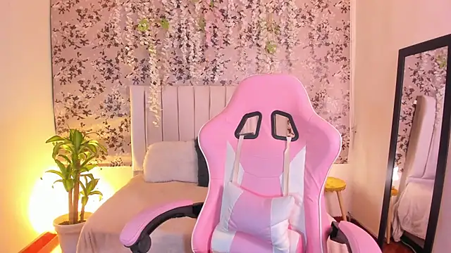 agatha rusell  online show from September 19, 1:04 am