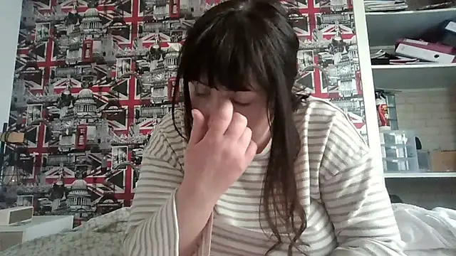 Lynylou online show from November 3, 1:04 pm