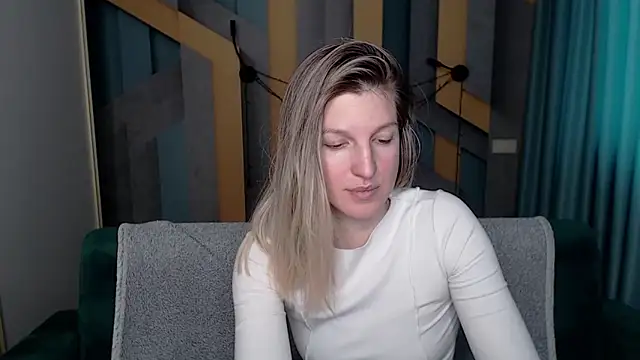 EmilyWalkeri online show from February 2, 8:24 am