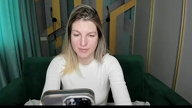 EmilyWalkeri online show from March 30, 7:08 am