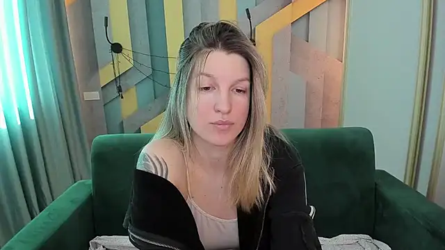 EmilyWalkeri online show from March 24, 8:20 am