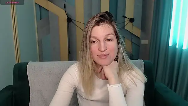 EmilyWalkeri online show from February 9, 8:16 am