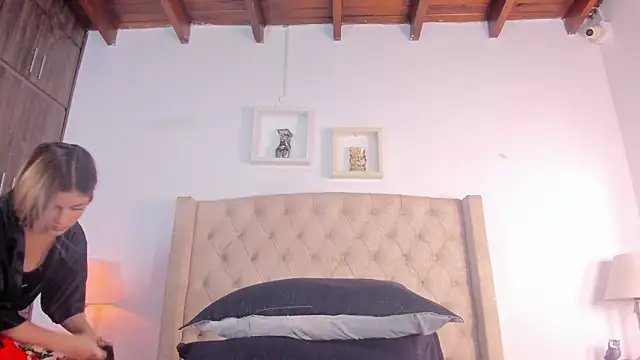 allisson m online show from September 29, 12:10 pm