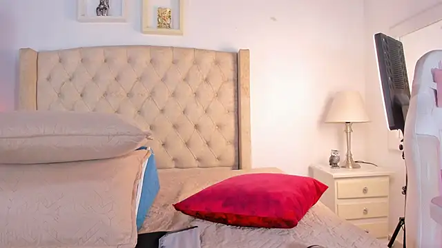 allisson m online show from September 16, 12:13 pm