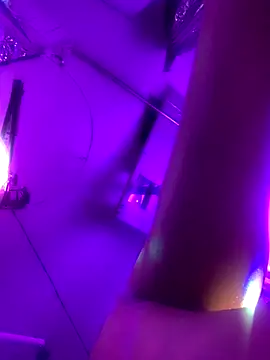 gurlnips online show from September 29, 7:13 am