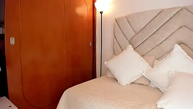 DarlinJones online show from January 15, 7:20 pm