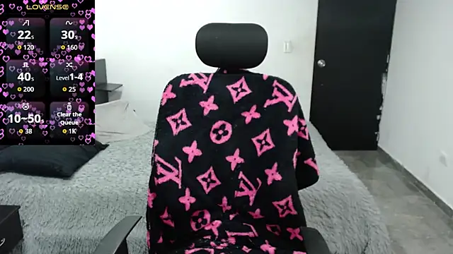 jjulietha95 online show from March 13, 1:18 am