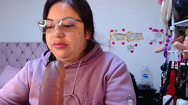 lanaqueen699 online show from April 7, 12:29 pm