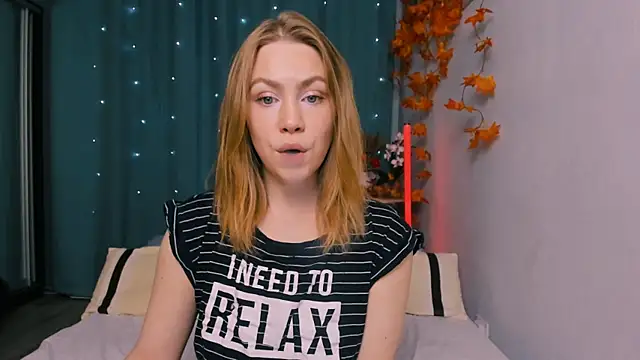 InsatiableFoxX online show from October 17, 5:49 pm