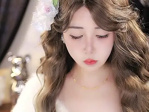 Qiaoqiao  online show from September 17, 5:00 pm