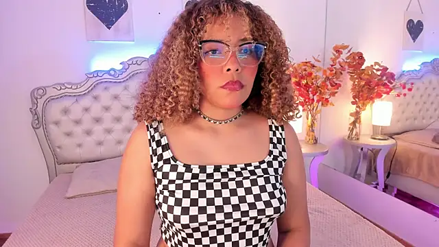 NiaColusi online show from October 12, 3:42 am