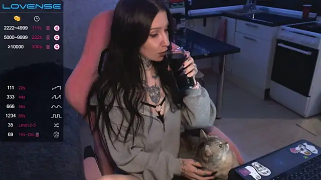 yngmilf online show from December 5, 8:54 pm